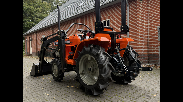 Winterangebot Kubota B1502DT mit Frontlader ab 125 € pro Monat.